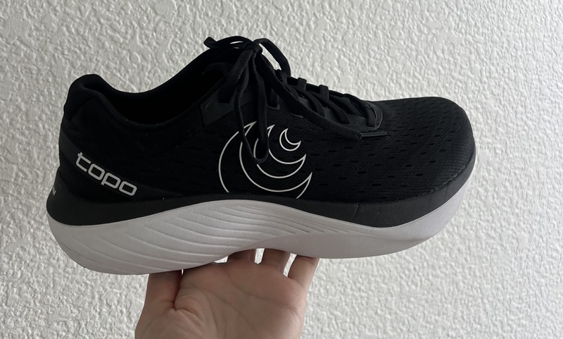 wide toe box walking shoes