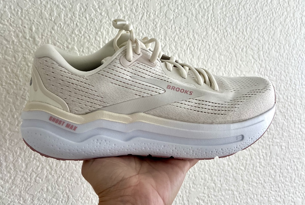 wide toe box walking shoes