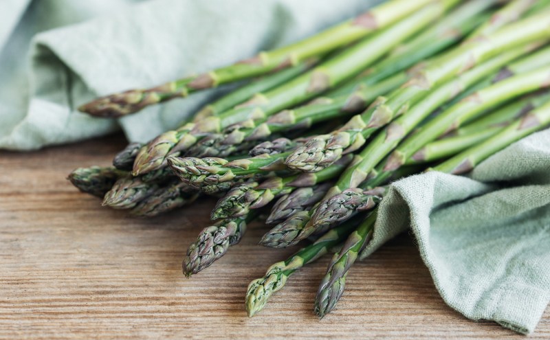 asparagus on a plate