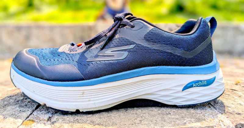 Skechers mens Max Cushioning Arch Fit GO RUN 12 Skechers Slip-ins: GO WALK Max Cushioning Arch Fit - Justin main image 4
