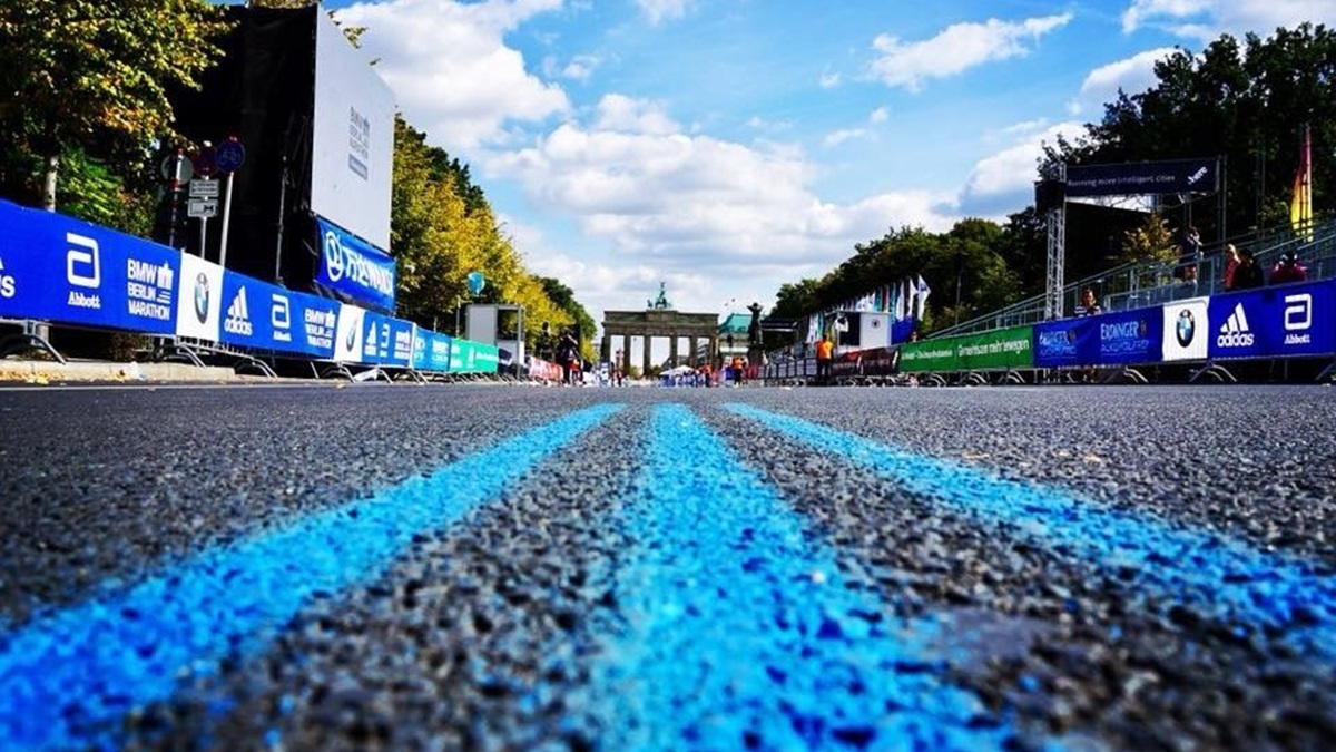 berlin marathon blue lines