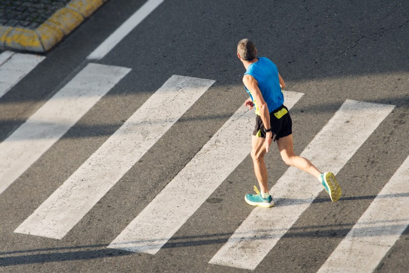 runner road safety tips
