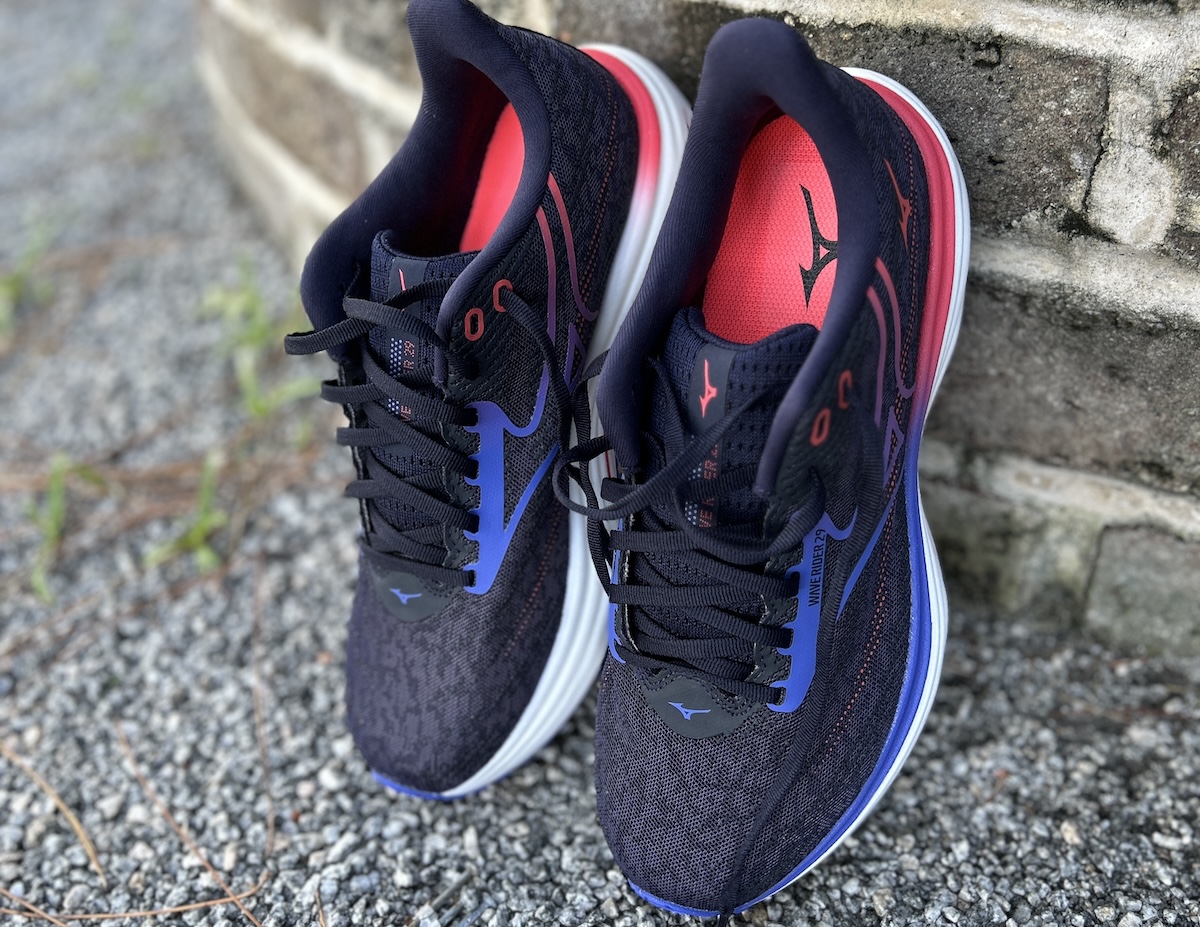 Mizuno Wave Rider 29 Stand