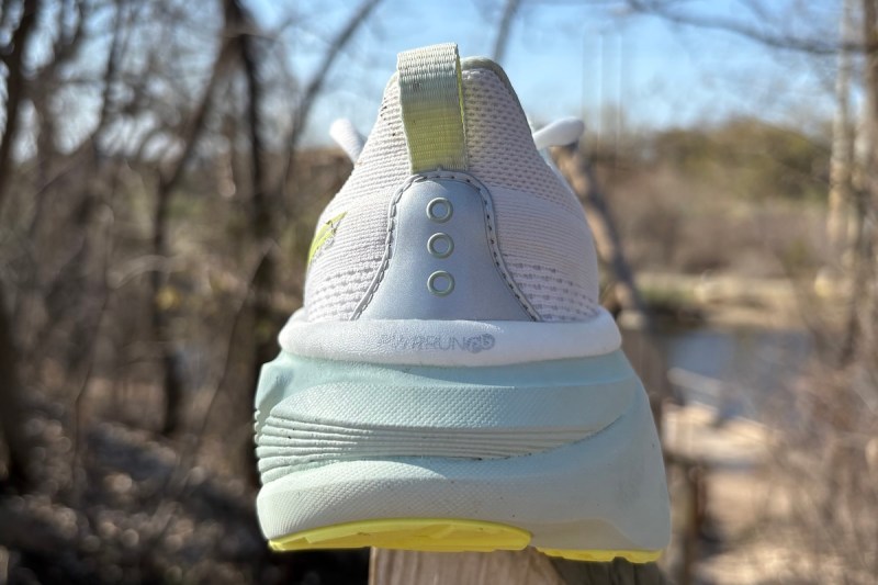 Saucony Hurricane 25 Heel
