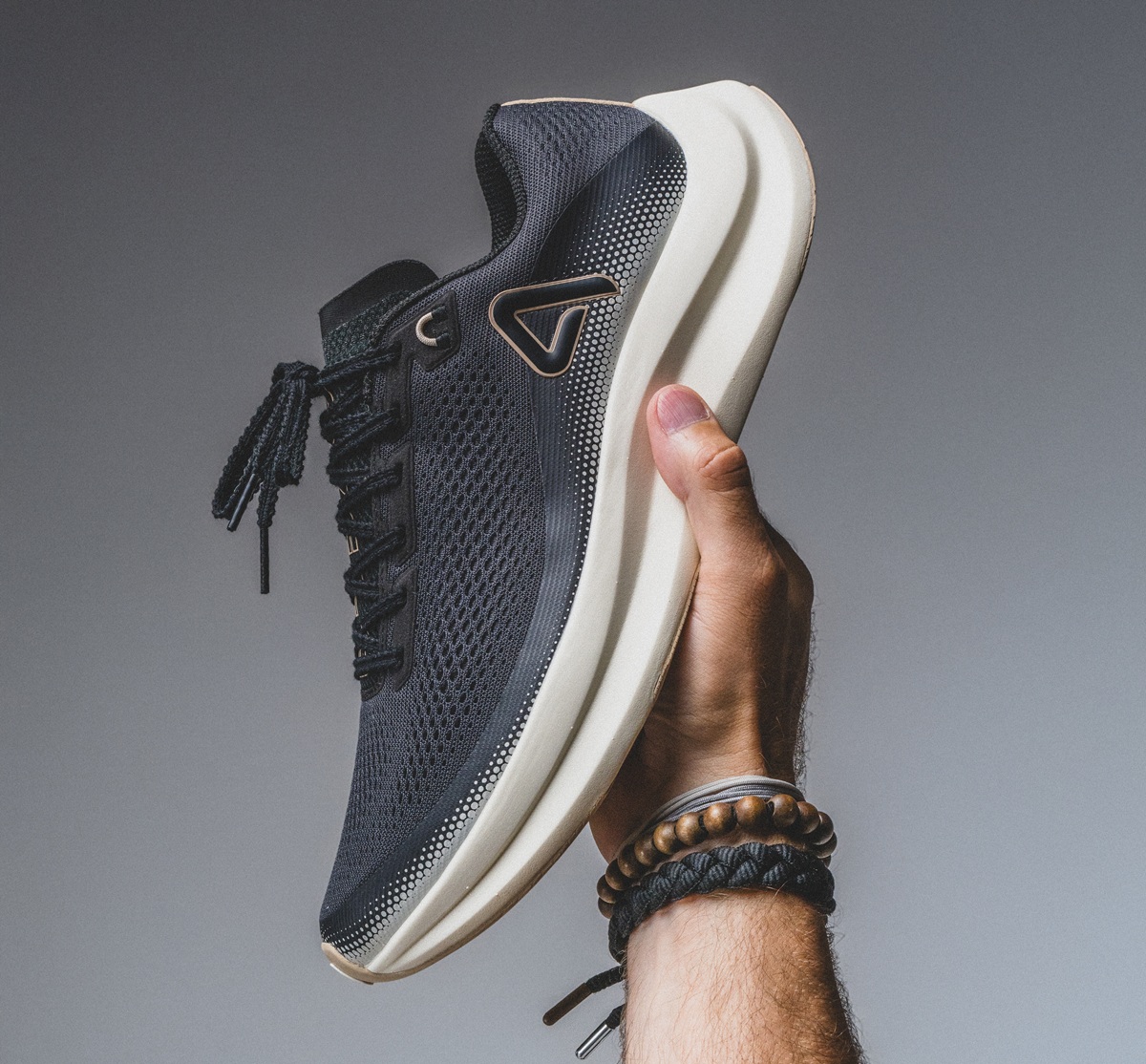 Avelo Running Shoe Overview