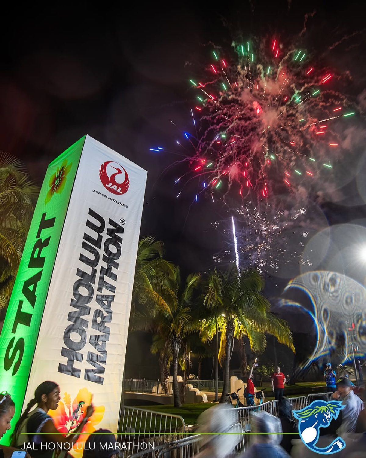 honolulu hawaii marathon start line fireworks