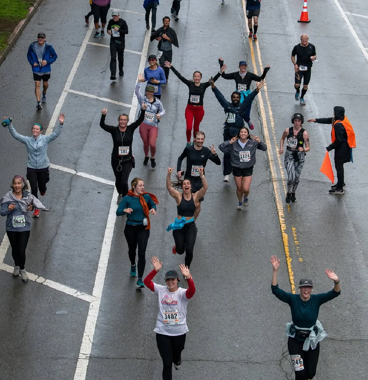 runners in the san francisco half marathon