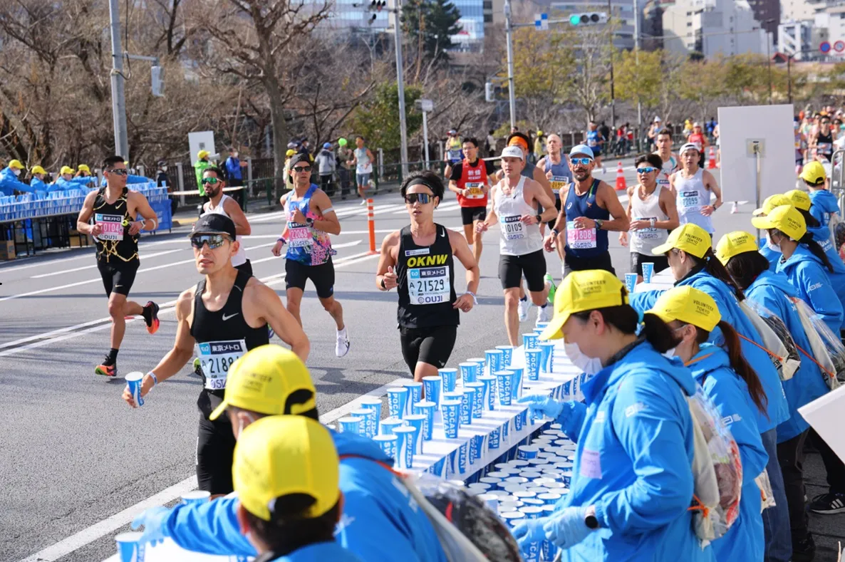 tokyo marathon aid station