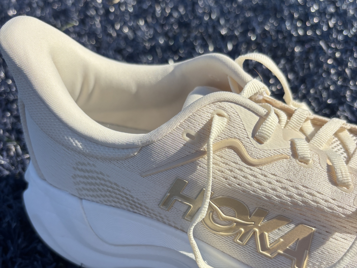 Hoka-Arahi-9-Heel-Collar.jpg